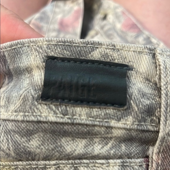 PAIGE x LIBERTY Shorts Womens Size 29 Ivory Feathers Silverlake
Cut-Off Denim - Picture 5 of 8